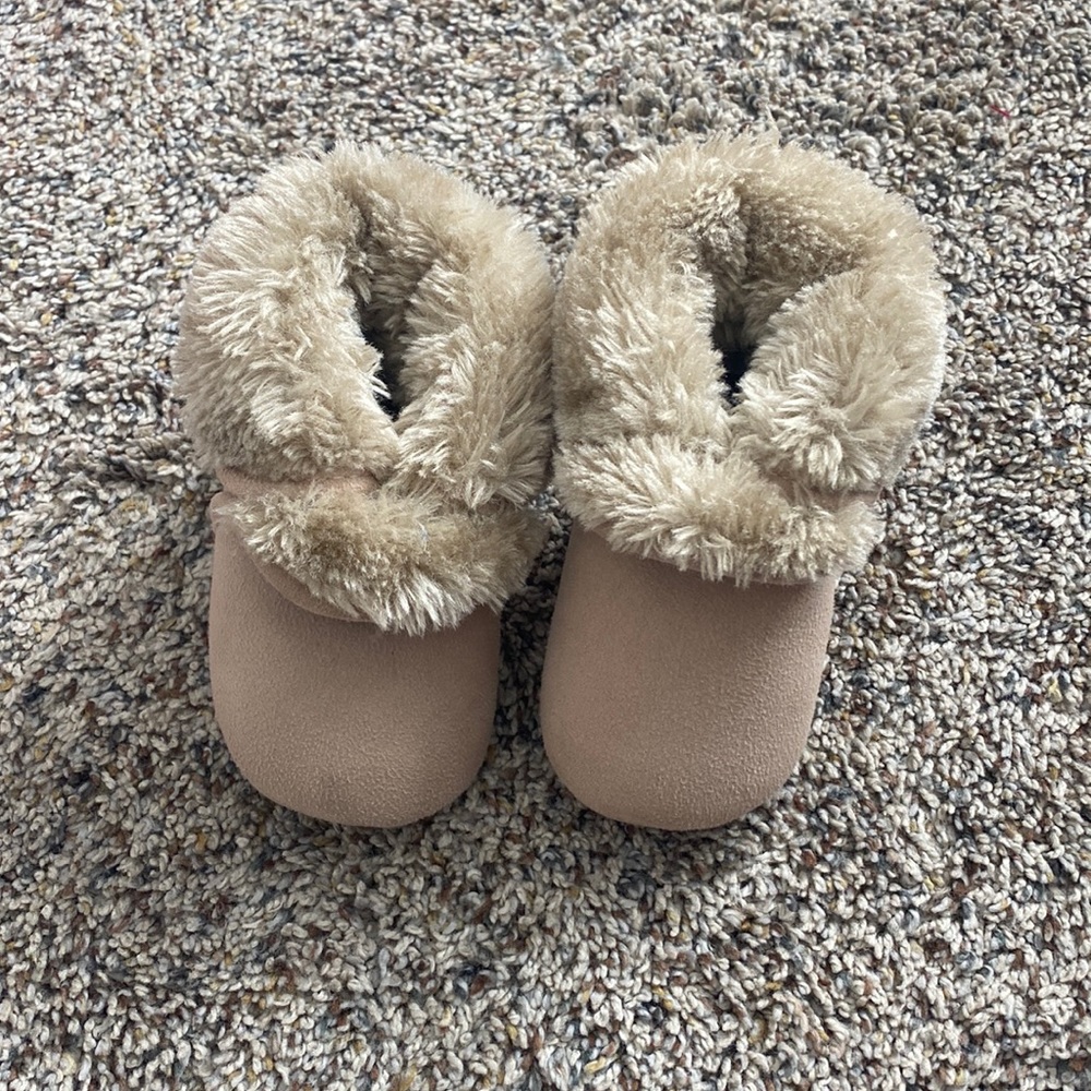 Surprize by Stride Rite Baby Girls Soft Sole Moccasins Tam size 6-12 M